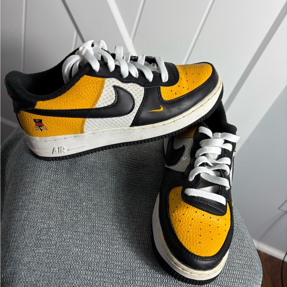 Nike Other - Nike Air Force 1 Low Kids Black and Gold Sneakers Size 8